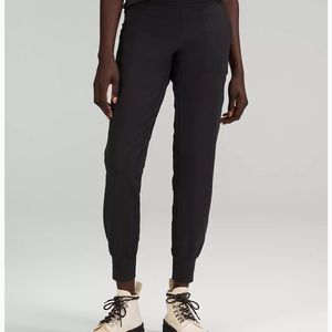 Brand new lululemon align high rise joggers size 6
